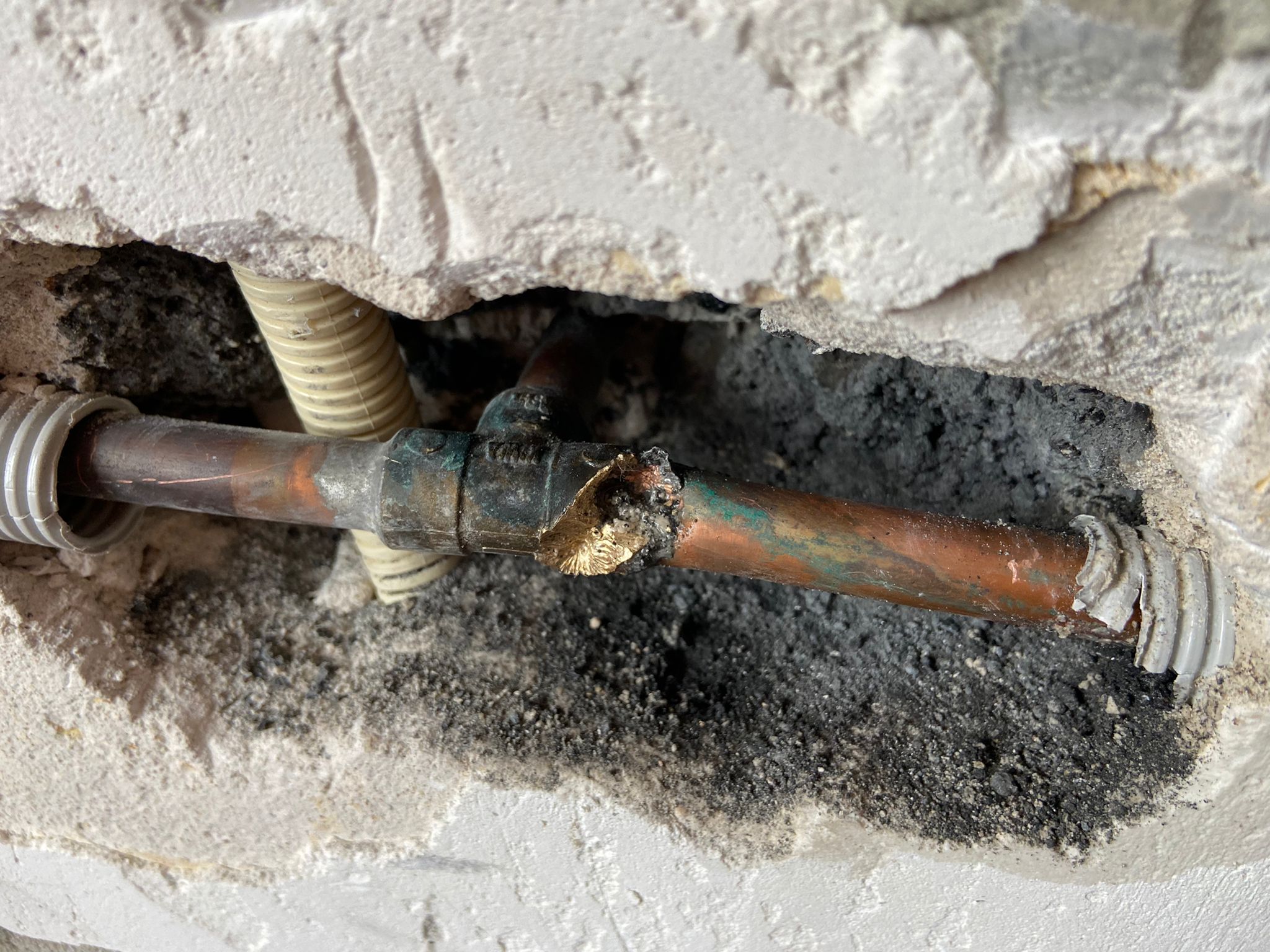 doorboorde waterleiding Diemen